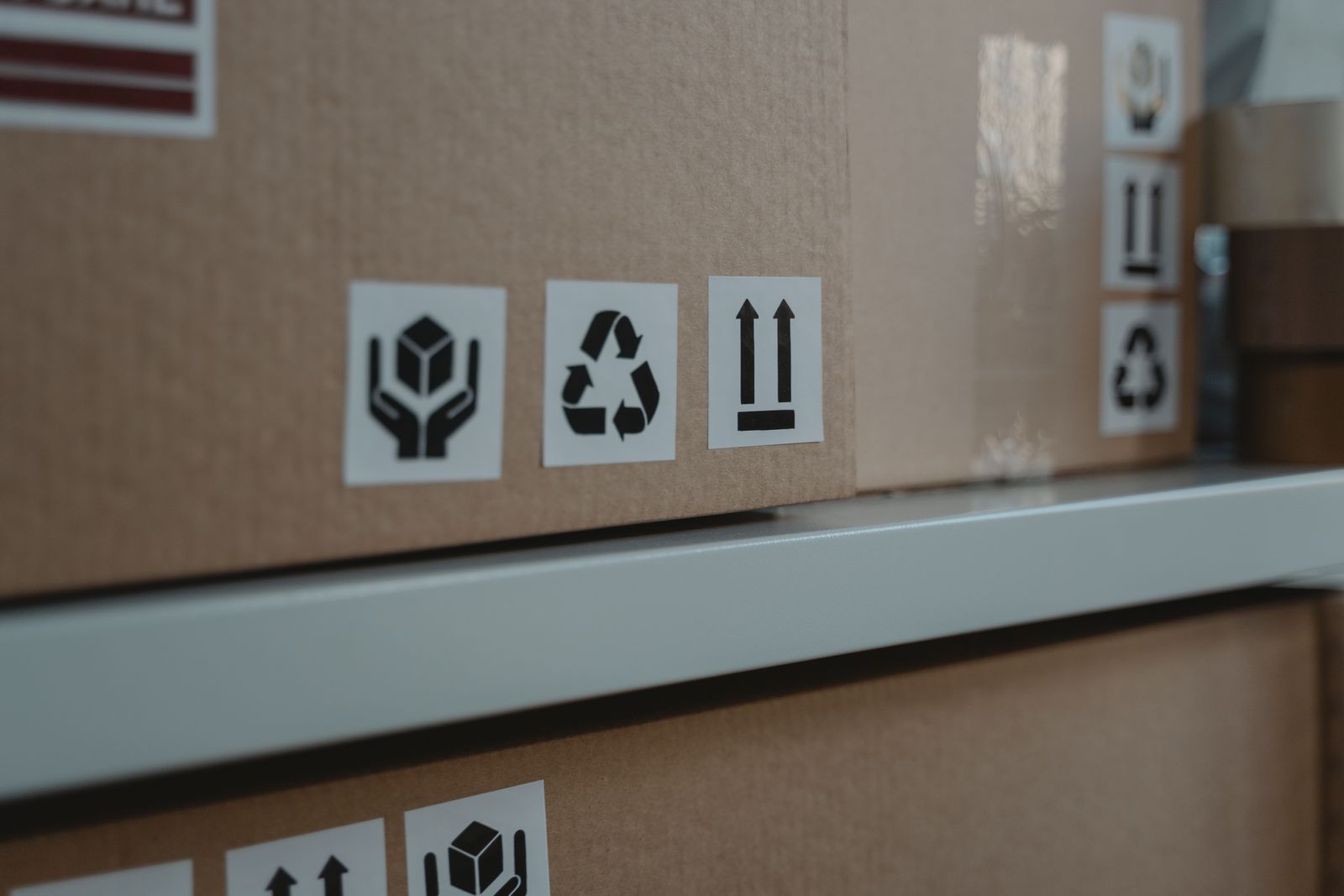 Cardboard shipping box packaging